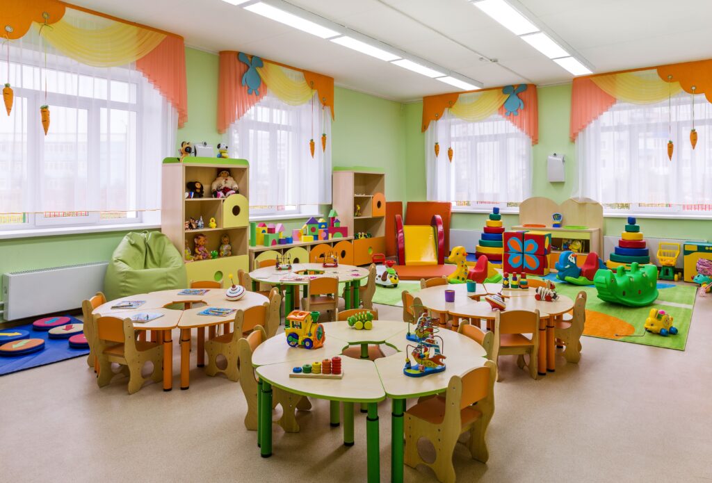 kindergarten-modern-interior-room-classes-games-min